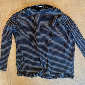 Lululemon Back in Action LS Shirt. Size 0.